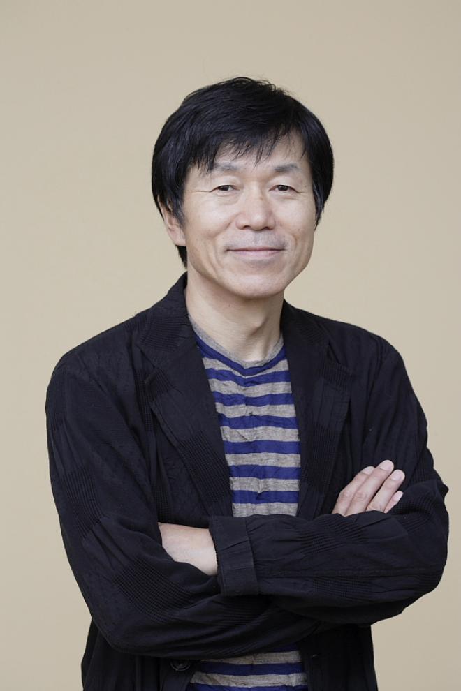 進行役：平田満